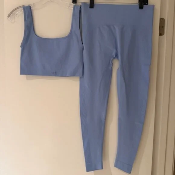 Matching Sports Bra & Leggings Set - Picture 1 of 3